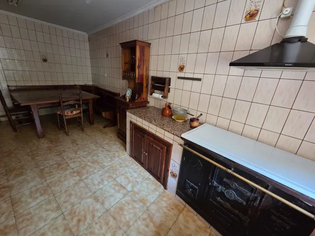 SE VENDE CASA EN VALENCIA DE DON JUAN, 2 PLANTAS, 5 HAB., 2 COCINA, BAÑO, ASEO, PATIO, COCHERA. — 29