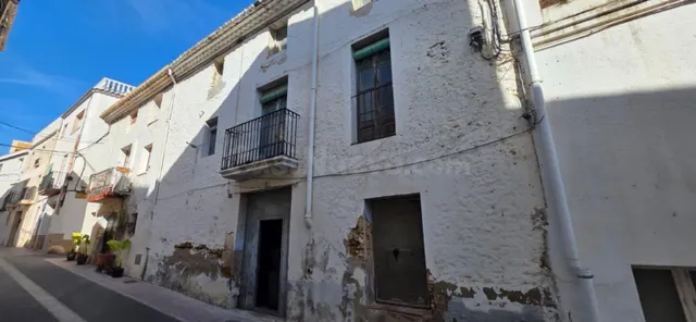 Gran casa con carácter para rehabilitar en el centro de El P
