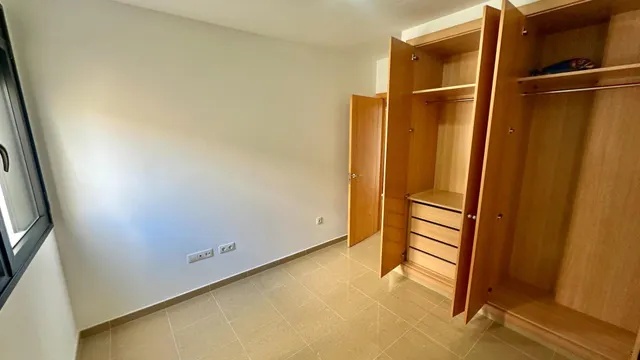 Piso exterior de 3 dormitorios y 2 baños con garaje y trastero en Avenida Buenos Aires. — 16