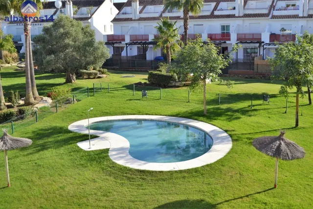 Adosado en Urbanización Hoyo 14 Con Vistas al Golf en Nuevo Portil — 35