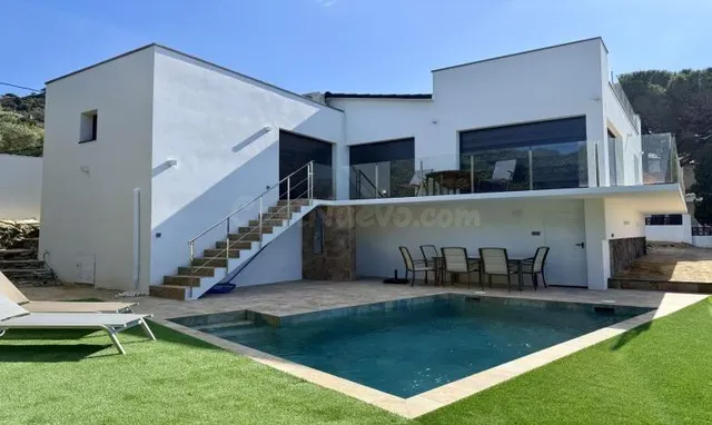 VILLA REFORMADA CON LICENCIA TURÍSTICA