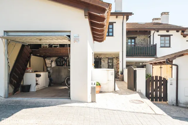 Chalet adosado con jardín y porche acristalado en Urbanización Lomas de Badaguás — 35