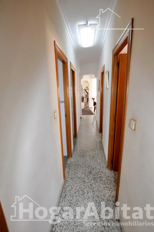 Luminoso piso esquinero con dos balcones y dos plazas de garaje incluidas — 42