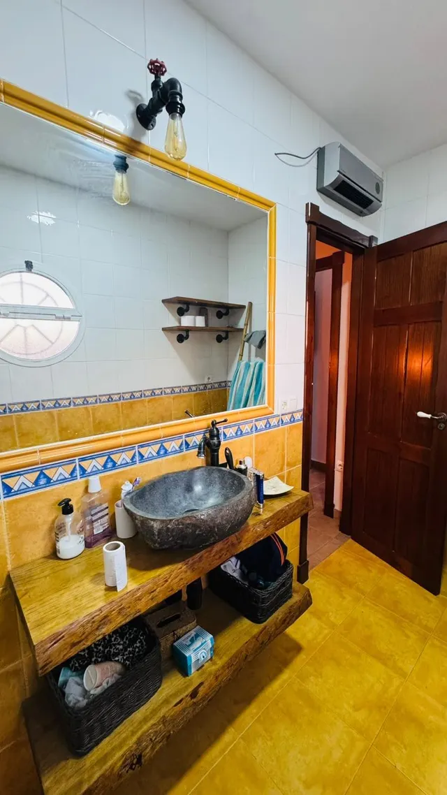 Chalet independiente con piscina, jardín y aparcamiento privado — 33