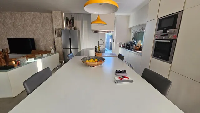 EXCLUSIVA PROPIEDAD CON PISCINA, ASCENSOR Y GRAN GARAJE EN CULLEREDO — 4