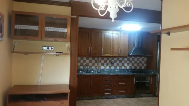 Vivienda de 120 metros más bar de 80 metros.
San Pedro. — 5