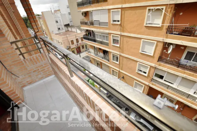 ¡EN EL CENTRO! DÚPLEX LUMINOSO PARA REFORMAR CON DOS BALCONES — 11