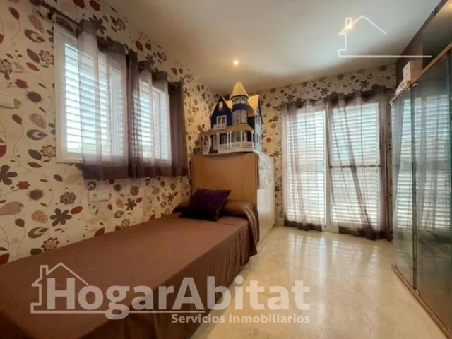 Privacidad y vida al aire libre en este exclusivo chalet con jardín, buhardilla y garaje en Masías — 30
