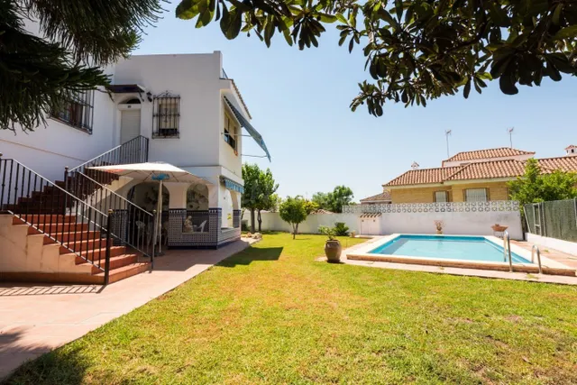 Chalet en Las Almenas, Tomares - foto 4