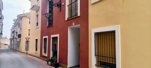 ¡OPORTUNIDAD!  PISO DE DOS DORMITORIOS EN PLANTA BAJA, XIRLES (POLOP) — 27