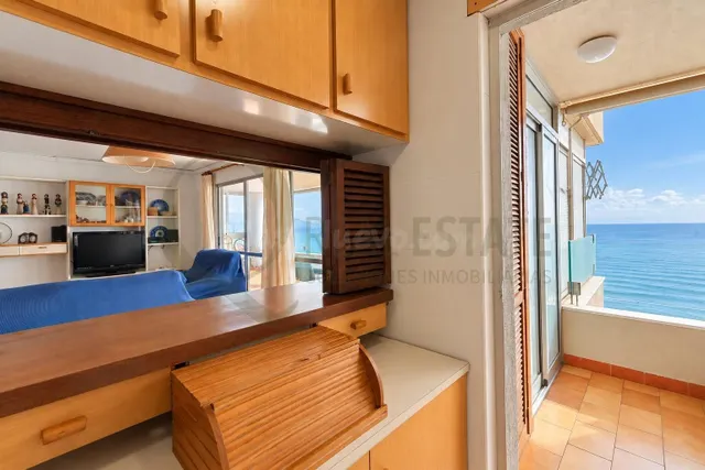 Vistas abiertas al mar y gran terraza en Cabo de las Huertas · 3 dormitorios y 2 baños — 4