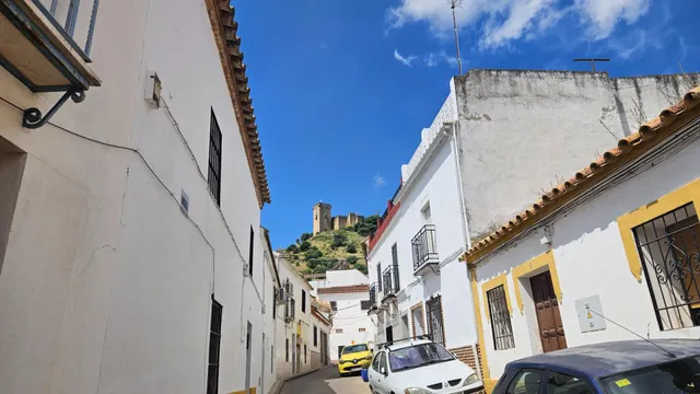 Adosado con vistas al Castillo y piscina comunitaria — 6