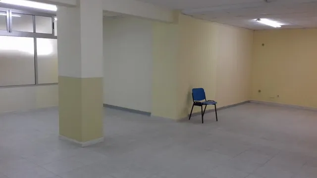 SE VENDE LOCAL, ZONA VIRXE DA CERCA, DE 400 M2 — 3