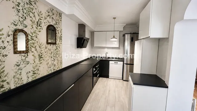 VENTA - Adosado con jardín privado en Es Viver - foto 5