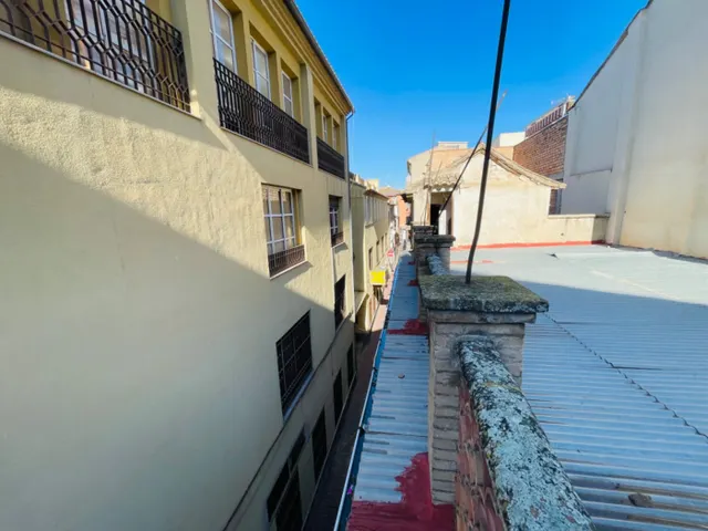 Gran casa para reformar o tirar en pleno centro del pueblo — 17
