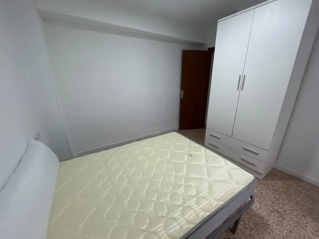 Amplio y Acogedor Piso de 4 habitaciones en el Corazón de la Ciudad — 17