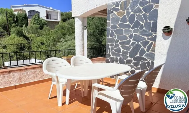 Pequeña casa con vistas al mar y terraza en Mas Fumats, Rose
