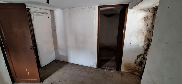 Casa de Pueblo en el Centro Histórico de Bembibre para Reformar — 20