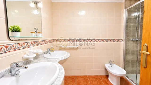 Exclusivo chalet pareado de esquina en la urbanización mira la costa – sierra helada, Benidorm — 22
