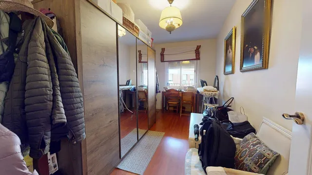 Magnifica vivienda de 4 dormitorios, convertida en 3 dormitorios, con dos baños, vestidor y terraza — 13