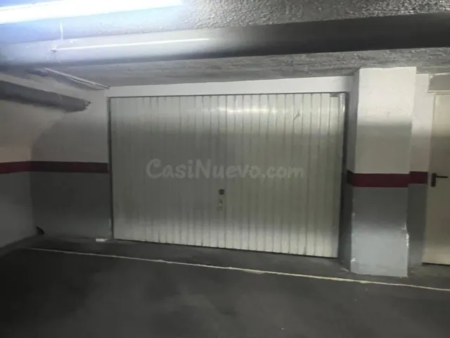 Se alquila plaza de garaje cerrada con capacidad para 3 coch - foto 2