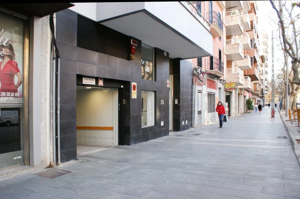 Aparcamiento en zona Bons Aires, Palma