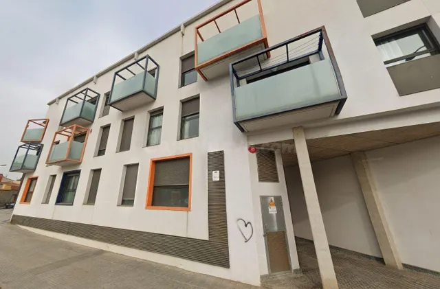 SE VENDE PLAZA DE APARCAMIENTO EN RUBI - foto 2