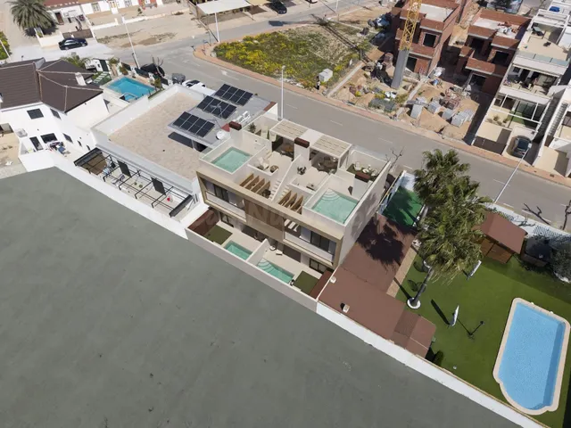 Bungalows de nueva construcción exclusivos con piscina privada en San Pedro del Pinatar — 2