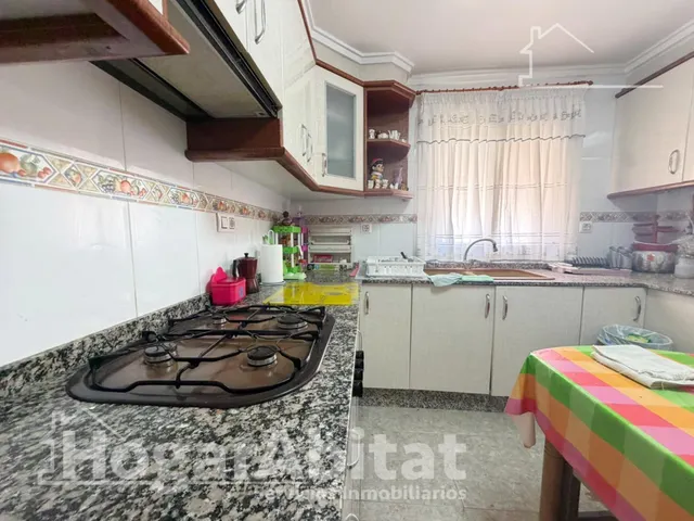 CHALET CON PISCINA, GARAJE Y TERRAZA — 44