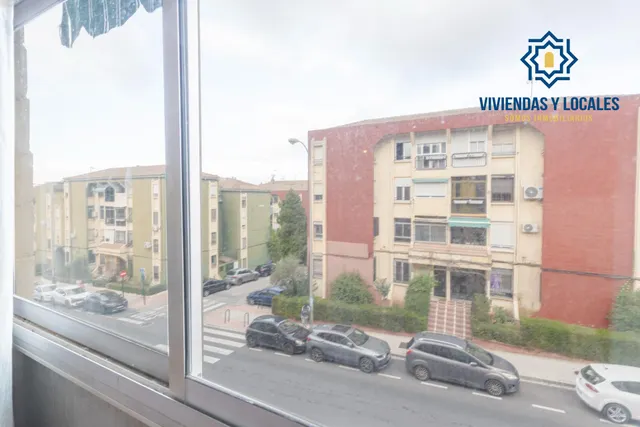 Piso ideal para inversión con alta rentabilidad junto a facultades de  Cartuja en Granada — 24