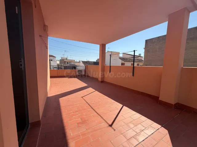 GRAN CASA DE PUEBLO, CON UN GRAN GARAJE - foto 2