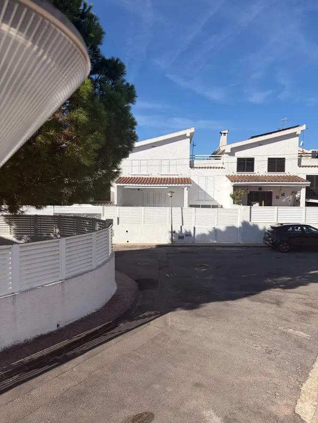 ASMCASAS Alquila bonito adosado en zona Voramar desde Octubr - foto 5