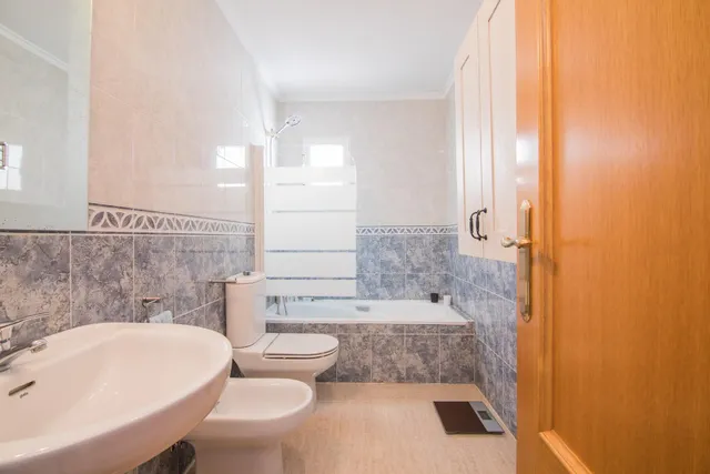 CHALET PAREADO A UN PASO DEL CAMPO DE GOLF CON 5 habitaciones 3 BAÑOS — 30