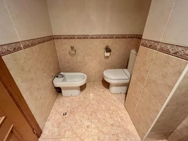 PISO CON PARKING EN ALQUILER, ZONA GRAN VÍA — 11