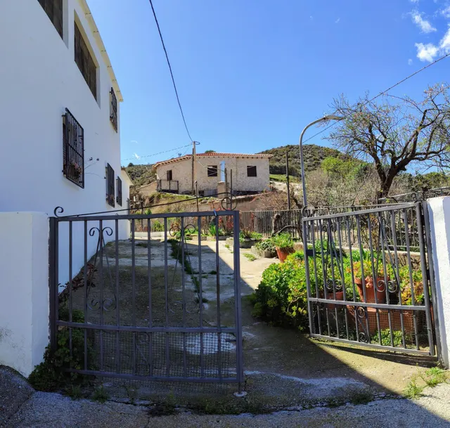 SERÓN ( ALMERÍA ). VENTA DE CASA DE CAMPO DE UNA PLANTA CON 3 habitaciones Y GARAJE PARA 2 VEHÍCULOS. — 4