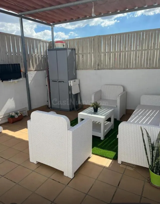 ¡CASA ADOSADA CON PATIO, AZOTEA PRIVADA, APARCAMIENTO Y TRASTERO EN ALMONTE! — 2