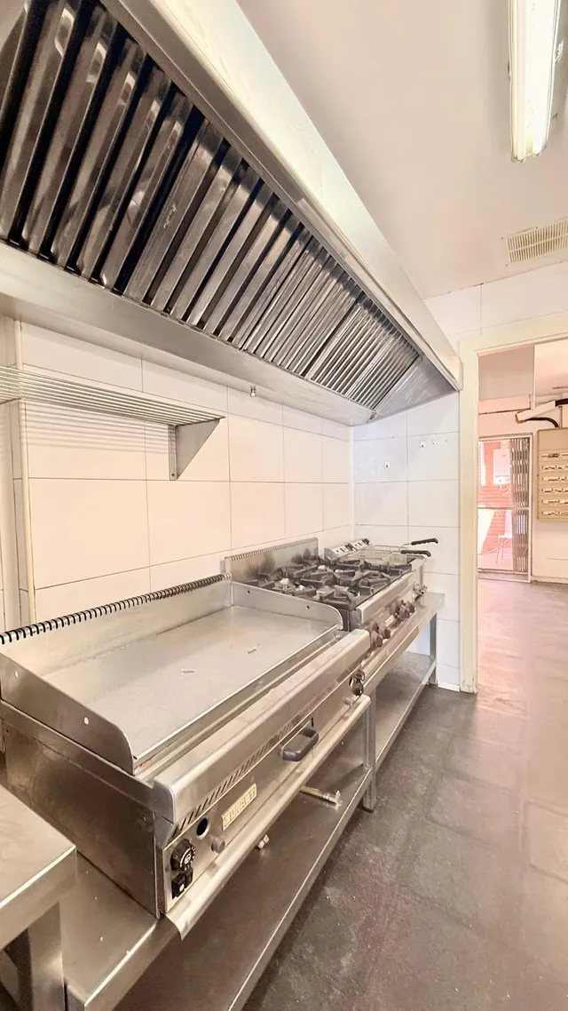¡Oportunidad Única en Cubelles! Local Comercial Reformado con Terraza y Vistas al Mar — 14