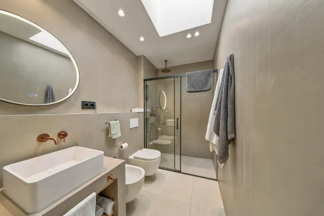 Exclusiva villa de diseño moderno con piscina privada, jardín, garaje y domótica avanzada — 40