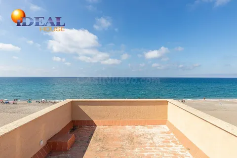 ATENCION PONEMOS A LA VENTA EL PRIVILEGIO DE VIVIR EN PRIMERÍSIMA LÍNEA DE PLAYA. ¡EN CABO DE GATA!