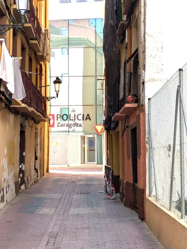 ALQUILER  local  en chaflán con Agustina de Aragon 55  y Calle Cerezo 11 — 9