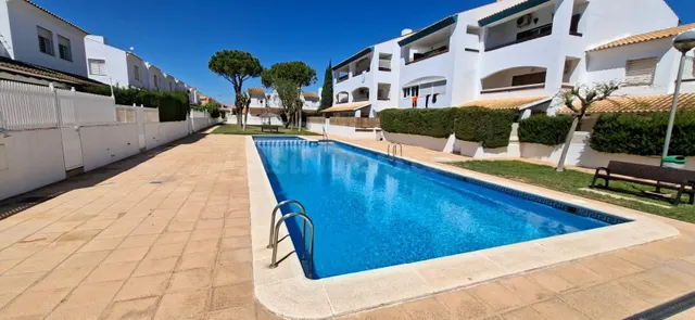 PISO A LA VENTA EN MAR DE CRISTAL CON PISCINA COMUNITARIA
