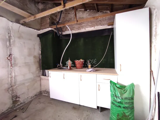 SE VENDE CASA CON GARAJE EN NOVELDA EN REFORMA. — 17