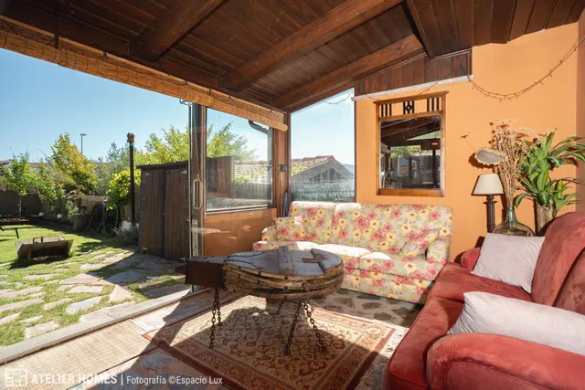 Chalet adosado con jardín y porche acristalado en Urbanización Lomas de Badaguás — 7
