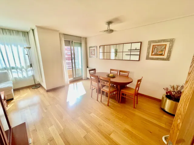 Muy buen piso de 4 Dorm. en Av. Oscar Espla — 4