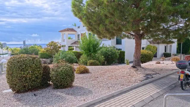 Apartamento de planta baja de esquina con 2 dormitorios con jardin y vistas parciales al mar — 33