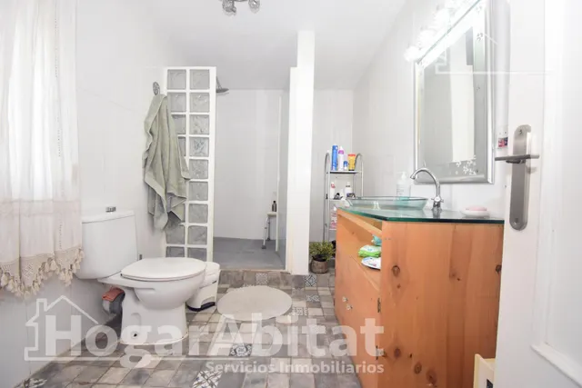 CHALET RÚSTICO CON PISCINA, TERRAZA Y PARKING — 50