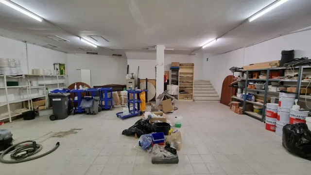 LOCAL COMERCIAL EN VENDA AL CENTRE — 29