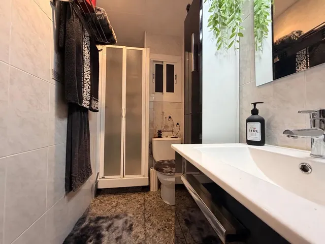 Piso impecable de 2 habitaciones con balcón en Badalona — 13