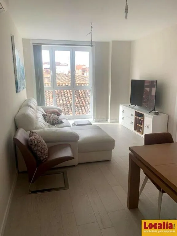 Piso moderno de 2 habitaciones con garaje doble - foto 2