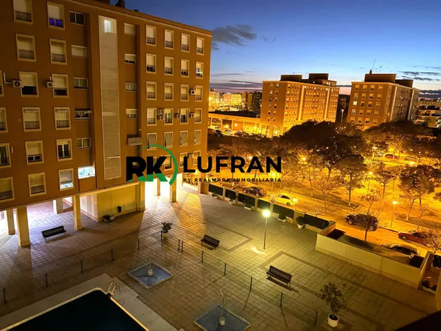 Piso con urbanización y garaje en ciudad jardín — 17